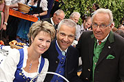 Hofbr&auml;u Direktor Michael M&ouml;ller mit Frau Irmi, G&uuml;nter Steinberg (&copy;Foto. Martin Schmitz)